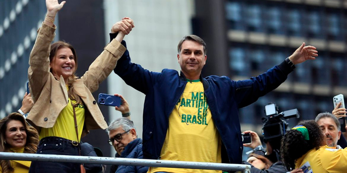 Plano de governo de Flávio Bolsonaro propõe redução de gastos, mudanças na segurança pública, digitalização de serviços e alterações em áreas como educação e saúde.