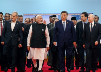 BRICS encerra cúpula em Nova Délhi com propostas para reformar ONU e FMI, ampliar pagamentos em moedas locais e fortalecer cooperação em inteligência artificial.