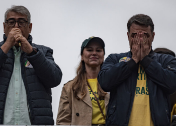 Mensagens analisadas pela PF mostram tratativas entre assessora de Flávio Bolsonaro e Robson Calixto sobre emenda de R$ 199 mil para projeto esportivo.