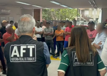 Fiscalização resgata 67 trabalhadores em condições análogas à escravidão em usina de cana de Cabo Frio. Grupo enfrentava jornadas de até 15 horas e alojamentos precários.