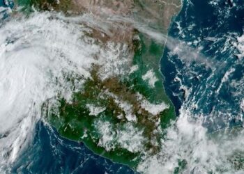 Furacão Polo mantém México em alerta com chuvas intensas, ventos fortes e risco de enchentes e deslizamentos em áreas do Pacífico.
