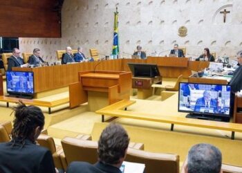 STF iguala licença-maternidade de mães biológicas e adotivas e garante 120 dias de afastamento, prorrogáveis por mais 60. Entenda quem tem direito.