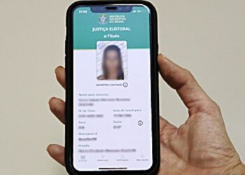 Eleitor poderá baixar o e-Título no dia da votação em 2026. Veja quando o aplicativo vale como documento e quais identificações serão aceitas.