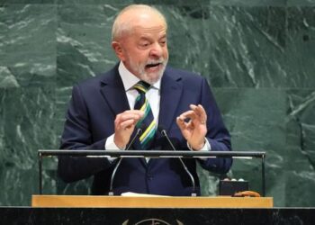 Lula cobra combate às facções, critica tarifas comerciais e defende cooperação internacional durante discurso na Assembleia Geral da ONU.