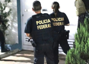 Operação da Polícia Federal contra crimes sexuais infantojuvenis prende 44 pessoas, resgata duas vítimas e cumpre 153 mandados de busca.