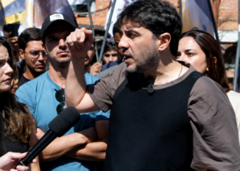 Renan Santos apresenta ao Senado pedidos de impeachment contra Alexandre de Moraes e Dias Toffoli e cita informações do caso Banco Master.