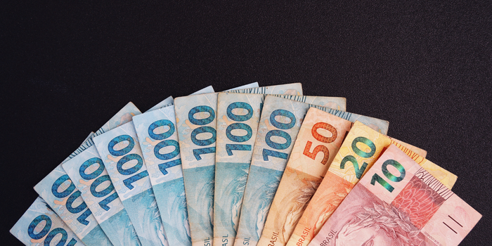 Banco Central informa que R$ 5,65 bilhões em valores esquecidos estavam disponíveis para resgate em julho. Veja quem tem direito e como consultar.