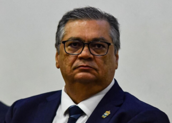 Flávio Dino reverte afastamento de Andrei Rodrigues e afirma que diretor-geral da PF apenas cumpriu determinações judiciais na elaboração de relatórios.