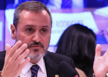 Diretor-geral da PF, Andrei Rodrigues, apresenta defesa ao STF contra afastamento e afirma que relatórios de inteligência seguiram determinações judiciais.