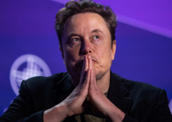 Elon Musk defende que empresas de inteligência artificial testem os modelos umas das outras após incidentes envolvendo agentes autônomos.