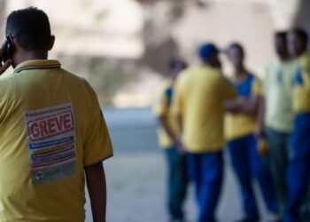 Greve dos Correios começa em diversas regiões do Brasil e pode afetar entregas e atendimento; veja os motivos da paralisação.