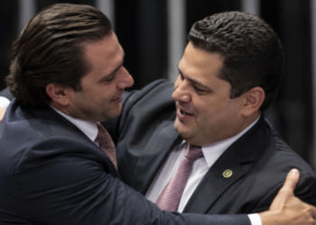 Mensagens atribuídas a Daniel Vorcaro e Davi Alcolumbre revelam relação de proximidade durante período decisivo para o Banco Master.