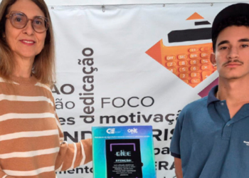 São Francisco recebe cadastro de jovens no CIEE para futuras oportunidades de estágio e aprendizagem.
