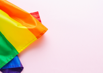 Prefeitura de São Francisco promove dois encontros sobre políticas LGBTQIA+, com debates pela manhã e formação profissional à tarde.