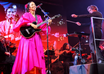 Marisa Monte fará show beneficente da turnê Phonica em 6 de novembro, no Rio. Apresentação terá orquestra e renda destinada ao Instituto da Providência.