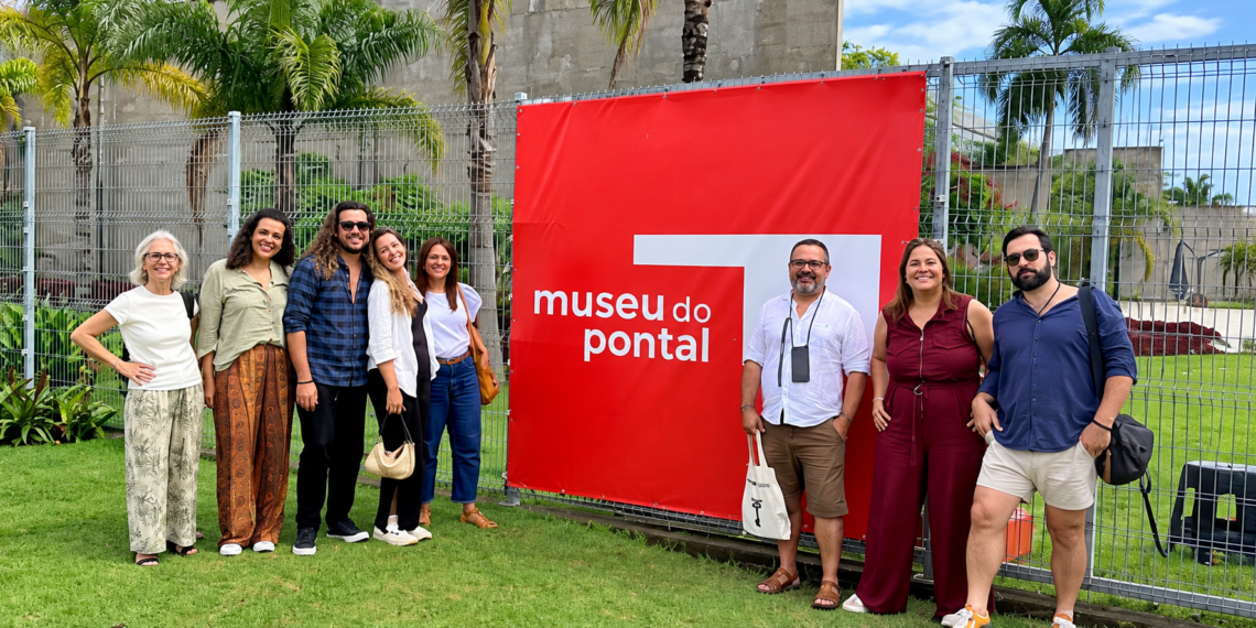 Artesãos e estudantes de Rio das Ostras visitaram o Museu do Pontal, no Rio, em uma ação que incentiva o acesso à cultura e à arte popular brasileira.