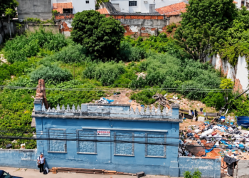 Prefeitura de Campos dos Goytacazes emitiu 1.126 notificações por terrenos e imóveis sem manutenção em 2026. Veja os prazos e canais de atendimento.