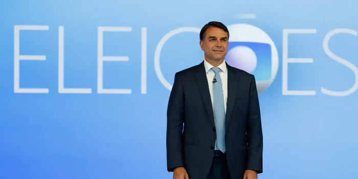 Lula e Flávio Bolsonaro divergem sobre segurança pública, maioridade penal e educação durante debate presidencial da TV Globo antes do segundo turno.