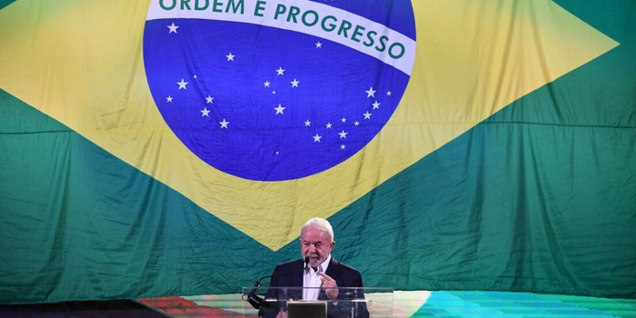 Lula defende a criação de uma inteligência artificial brasileira, investimentos em formação científica e atração de centros de dados com energia renovável.