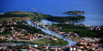 Rio das Ostras estima receber 10 mil visitantes extras durante o feriadão, com expectativa de crescimento no turismo, na hotelaria e no comércio.