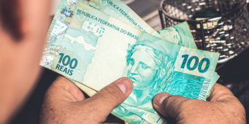 Endividamento de risco chegou a 20,3 milhões de brasileiros em junho de 2026. Banco Central prepara regras para limitar ofertas de crédito e proteger consumidores.