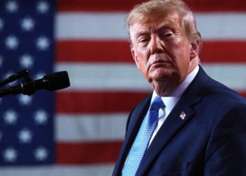 Trump oferece US$ 1 milhão por denúncias de fraude eleitoral nos EUA, enquanto surto de Ebola no Congo supera 10 mil casos e trégua na Ucrânia permite ajuda humanitária.