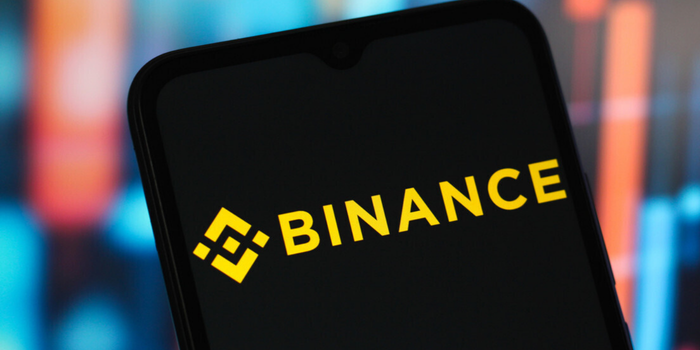 Suspeita de ataque hacker à Binance coincide com queda do BNB, bitcoin e Solana. Corretora investiga possível falha e diz não ter identificado perda de fundos de clientes.