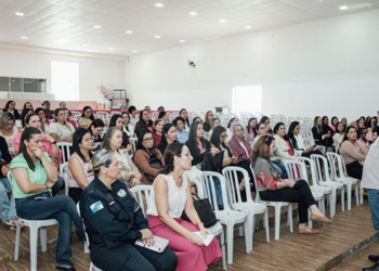 Outubro Rosa reúne profissionais da Educação em São Francisco de Itabapoana para palestras e atividades de bem-estar.