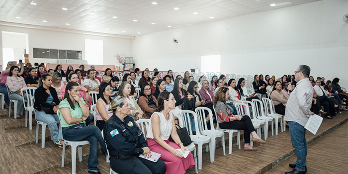 Outubro Rosa reúne profissionais da Educação em São Francisco de Itabapoana para palestras e atividades de bem-estar.