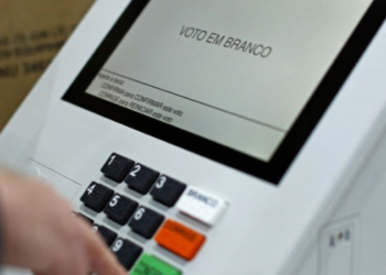 Abstenção de brasileiros nos Estados Unidos chega a 71,55% no primeiro turno das Eleições 2026 e supera o índice registrado em 2022.