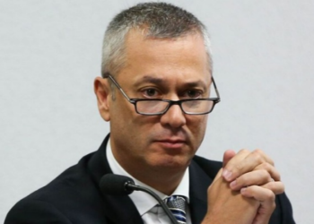 Conversas extraídas pela PF do celular de Daniel Vorcaro mostram tentativas de aproximação com Paulo Gonet, Kassio Nunes Marques e outras autoridades.