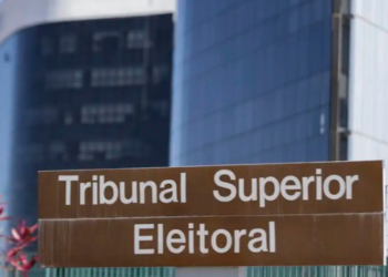 TSE suspende anúncios pagos de Lula que associavam Flávio Bolsonaro à oposição ao fim da escala 6x1. Decisão é do ministro André Mendonça.