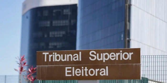 TSE suspende anúncios pagos de Lula que associavam Flávio Bolsonaro à oposição ao fim da escala 6x1. Decisão é do ministro André Mendonça.