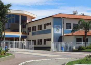 Prefeitura de Rio das Ostras concede reajuste salarial de 4,22% aos servidores municipais após três anos sem reposição. Aumento vale a partir da folha de outubro.