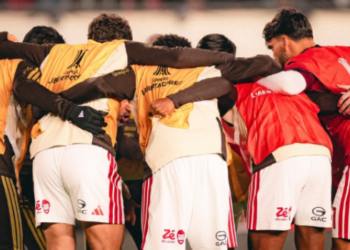 Flamengo empata sem gols com o Estudiantes na Argentina e decide a vaga na final da Libertadores no Maracanã. Palmeiras vence o Fluminense por 2 a 1.