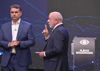 Lula propõe divulgar dados bancários e telefônicos dos últimos oito anos e desafia Flávio Bolsonaro a fazer o mesmo com seus familiares e empresas.