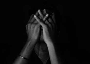 Brasil registra mais de 546 mil afastamentos por transtornos mentais em 2025. Ansiedade, depressão e condições de trabalho reforçam alerta sobre saúde mental.