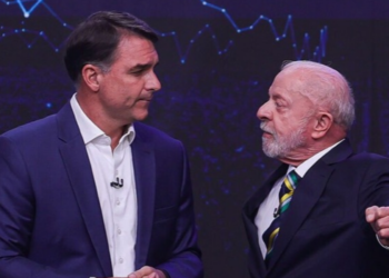 Pesquisa Genial/Quaest de 21 de outubro mostra Flávio Bolsonaro com 45% e Lula com 44% no segundo turno de 2026. Veja os números e a margem de erro.