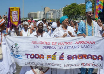 Dossiê do Idafro compara propostas de Lula e Flávio Bolsonaro sobre racismo, segurança pública, liberdade religiosa e proteção aos povos de terreiro.