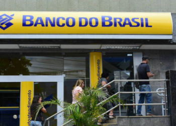 Flávio Bolsonaro e aliados teriam articulado a entrada do Bank of America no Banco do Brasil, segundo o Relatório Reservado. Entenda a proposta e os possíveis impactos.