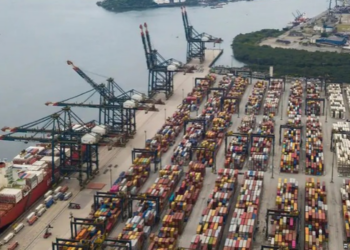 Exportações brasileiras para a União Europeia crescem 21% entre maio e setembro de 2026. Abacate, mel e produtos industriais lideram os avanços comerciais.