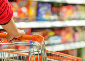 Saiba como identificar possíveis irregularidades na quantidade de bebidas e veja os canais oficiais para denunciar ao Inmetro.