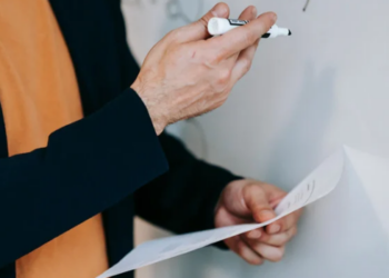 Programa Professor 4.0 oferece cinco cursos gratuitos de inteligência artificial para docentes. Veja as capacitações e saiba como consultar as inscrições.
