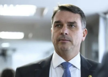 Entenda o alerta de bomba no carro da comitiva de Flávio Bolsonaro após debate na Band e o resultado da inspeção do Gate.