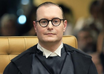 STF cobra explicações do TSE sobre votos anulados de Garotinho. PSD tenta reverter vitória de Douglas Ruas e garantir segundo turno no Rio.