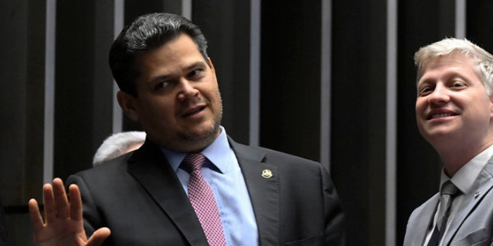 Fim da escala 6x1 pode ser votado no Senado em 15 de outubro. PEC prevê 40 horas semanais, dois dias de descanso e salário sem redução.