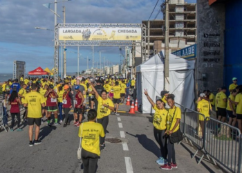 Corrida Unimed Costa do Sol altera trânsito em Macaé neste domingo (11). Veja ruas interditadas, horários dos bloqueios e previsão de liberação.