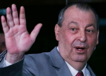 Omar Aziz vence Professora Maria do Carmo e é eleito governador do Amazonas. Ex-presidente da CPI da Covid assume em 2027.