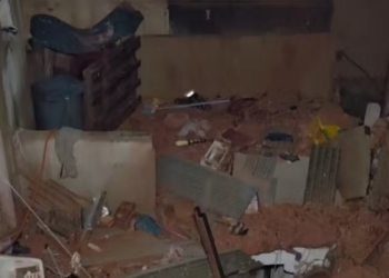 Chuva provoca deslizamento e famílias deixam casas em Macaé