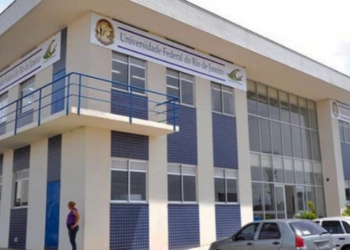 Universidades públicas oferecem 330 vagas gratuitas no polo Cederj de Macaé. Conheça os oito cursos e os prazos de inscrição.